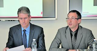 Sicheres Pflaster. Kommandant Christian Varone (links) und Staatsrat Fr&eacute;d&eacute;ric Favre gaben sich die Zielvorgabe, das hohe Sicherheitsniveau auch im aktuellen Jahr zu halten. 