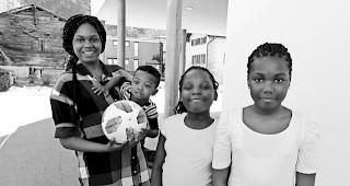 Getrennt. Die Halbschwester Naomi mit ihrem Sohn Lukas darf hierbleiben, Rebeca und Nazare sollen ausgeschafft werden. 