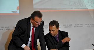 Besser als erwartet. Finanzminister Roberto Schmidt (l.) und Damian Locher, Adjunkt der kantonalen Finanzverwaltung, konnten am Donnerstag erfreuliche Zahlen pr&auml;sentieren.