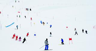 Pulverisiert. Der alte Rekord f&uuml;r den &laquo;l&auml;ngsten Skiunterricht der Welt&raquo; lag bei 594 Personen. Die Schneesportschule Bettmeralp strebte 1000 Teilnehmer an  &ndash;  nun warens doppelt so viele. 