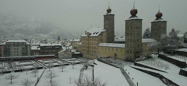 Wie im tiefsten Winter: Das Briger Stockalperschloss im weissen Kleid.