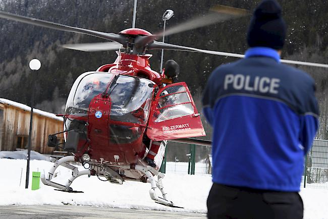 Fünf spanische Alpinisten wurden auf der Fiescheralp am Samstag von einer Lawine mitgerissen. Drei Alpinisten verloren dabei ihr Leben. Am Sonntagmittag konnten die Toten geborgen werden (Symbolbild). 