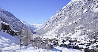 Im Zusammenhang mit den Planungen f&uuml;r eine neue Bahn in Zermatt wird die M&ouml;glichkeit geschaffen, T&auml;sch direkt mit dem Zermatter Skigebiet zu verbinden.