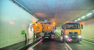 Tunnel der A9. In den kommenden Wochen finden Reinigungs- und Unterhaltsarbeiten statt.  
