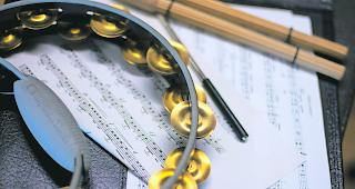 Zur&uuml;ckgescholten. Musikdirektor Hansruedi K&auml;mpfen habe sich kaum um die Schulen gek&uuml;mmert, kontert Schuldirektor Robert Lochmatter die Kritik.