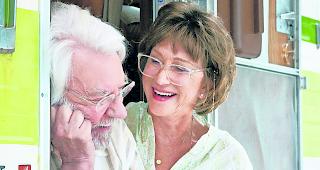 Glaubw&uuml;rdig. Helen Mirren und Donald Sutherland verk&ouml;rpern Ella und John  &ndash;  und tun dies &uuml;beraus glaubw&uuml;rdig.  