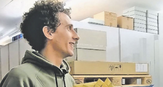 Staub aufgewirbelt. Zauberer Lionel Dellberg im Staatsarchiv
des Kantons Obwalden.