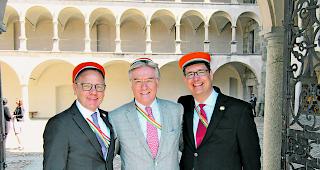 Zu Gast. Daniel Schorro v/o Pfiff (OK-Pr&auml;sident 100 Jahre Fryburgia), Beat Schmid v/o B&auml;ggs (Organisator des Osterlamms) und Stefan Keller v/o Cargo (Altherrenpr&auml;sident).  