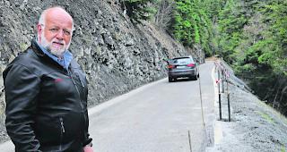 Durchfahrt. Andreas Imstepf beim Provisorium im Gebiet genannt &laquo;Engibodu&raquo;: Hier wird ab Mitte Mai die neue Betonplatte erstellt.  