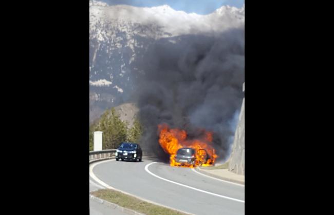 Am Samstag ist es auf der Simplonpassstrasse bei Ried-Brig zu einem Autobrand gekommen.