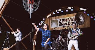 &laquo;La Nefera&raquo; sorgt bereits am Nachmittag f&uuml;r gute Stimmung in Zermatt.