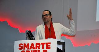 Neue Vision. F&uuml;r K&uuml;nstler Heinz Julen ist der Begriff der Nachhaltigkeit, mit dem bisher f&uuml;r Sion 2026 geweibelt wurde, abgedroschen. Julen will die Spiele "unplugged", also die Besinnung auf die Wurzeln ohne k&uuml;nstliche Verst&auml;rker.