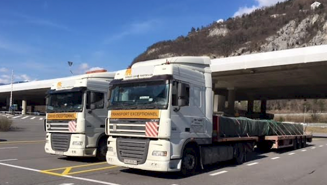 Ende März stellten Spezialisten des Schwerverkehrskompetenzzentrums in St-Maurice (SVKZ) bei fünf schweren Motorfahrzeugen verbotene Manipulationen an den Abgasentgiftungsanlagen fest. 