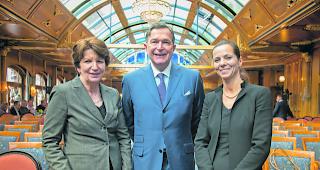 Neu im VR. VRP Jean-Pierre Schmid mit Brigitte Hauser-S&uuml;ess (links) und Carole Ackermann.  