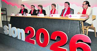 Pro Olympia. Michael Graber (Fraktionschef SVPO), Diego Clausen (Fraktionschef CSPO), Viola Amherd (Nationalr&auml;tin CVPO), Brigitte Albrecht-Loretan (4-fache Olympionikin im Langlauf), Felix Ruppen (Vizepr&auml;sident Walliser Gewerbeverband) und K&uuml;nstler Heinz Julen machten gestern Werbung f&uuml;r die Unterst&uuml;tzung der OIympiakandidatur. 