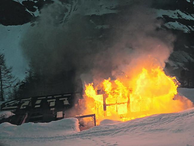 In Flammen aufgegangen. Das Bergrestaurant Stafelalp wurde ein Opfer der Flammen.