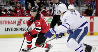 Skorerpunkt. Der Natischer Nico Hischier erzielte bei der 3:5-Niederlage gegen die favorisierten Tampa Bay Lightning sein erstes Playoff-Tor. (Archivbild)