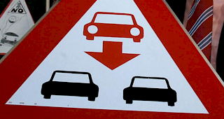 Falsche Spur. In der Nacht auf Sonntag stoppte die Z&uuml;rcher Kantonspolizei bei Horgen einen Geisterfahrer, der auf der Autobahn A3 in Richtung Z&uuml;rich unterwegs war. Der 46-j&auml;hrige Italiener hatte zu diesem Zeitpunkt bereits mehr als 100 Kilometer zur&uuml;ckgelegt.