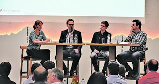 Gespr&auml;chsrunde. Cindy Eggs, Sokol Ismaili, Mario Schnyder und Andy Abgottspon (von links).  