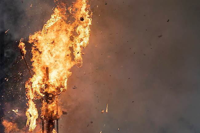 Schlechtes Omen? Der Kopf des Böögg ist nach 20 Minuten und 31 Sekunden explodiert. Das verspricht keinen guten Sommer. In den vergangenen zehn Jahren hat es nur viermal länger gedauert.