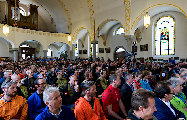 Vor dem Start zur Patrouille des Glaciers sind die Teilnehmer am Dienstagnachmittag zu einer Messe in Zermatt eingeladen worden. 