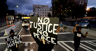 F&auml;lle von t&ouml;dlichen Polizei-Eins&auml;tzen gegen Schwarze l&ouml;sen seit Jahren in den USA immer wieder heftige Proteste bis hin zu Krawallen aus.