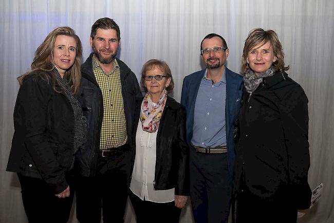 Caroline (44) und Andreas Lehner (44), Glis, Regina Imhasly (70), Brig, Titus (47) und Eveline Zimmermann (45), Köniz.