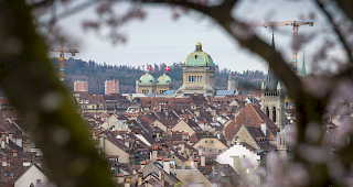 Zuwanderung. Der Bundesrat verl&auml;ngert die Ventilklausel f&uuml;r Staatsangeh&ouml;rige von Rum&auml;nien und Bulgarien. Damit werden Aufenthaltsbewilligungen in der Schweiz beschr&auml;nkt abgegeben.