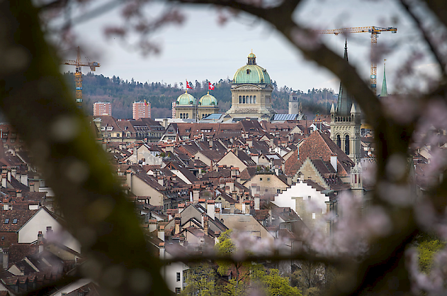 Zuwanderung. Der Bundesrat verlängert die Ventilklausel für Staatsangehörige von Rumänien und Bulgarien. Damit werden Aufenthaltsbewilligungen in der Schweiz beschränkt abgegeben.