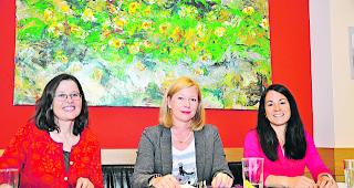Frauensache. Astrid Mattig vom Beratungszentrum Sipe Oberwallis, Karin Pece von der Info- und Beratungsstelle Freuw und Ursula St&uuml;di vom kantonalen Amt f&uuml;r Gleichstellung und Familie (von links) gaben gestern ihr R&eacute;sum&eacute; ab f&uuml;r die St&auml;rkung der Frau in Politik und Wirtschaft.  