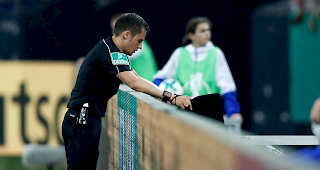 Transparenz. Kommt an der Fussball-WM in Russland der Videobeweis zum Einsatz, soll dieser mit Grafiken und Wiederholungen auf den riesigen Bildschirmen in den Stadien erkl&auml;rt werden.