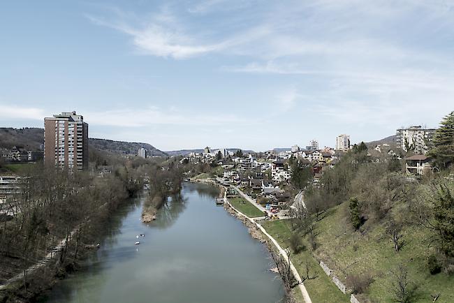 Seit Samstag wird in Baden ein 18-Jähriger vermisst, der beim Bad in Limmat untergegangen war (Archivbild).   