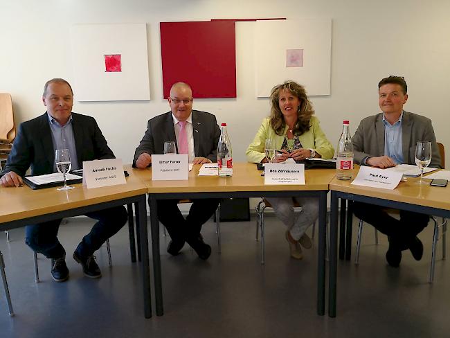 Amadé Fuchs (Vertreter AGVS), Elmar Furrer (Präsident GRM), Bea Zenhäusern (Geschäftsführerin vispexpo) und Paul Eyer (Vertreter der Garagisten) bei der Medienkonferenz.