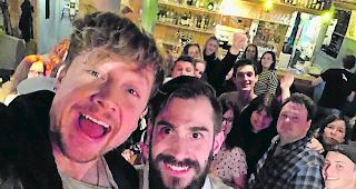 Hocherfreut. Samu Haber (links) hat Mike Sterren in Z&uuml;rich &uuml;berrascht.  