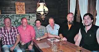 Neue und alte Bruderschaftsverwaltung. Von links: Remo Tscherry (Pr&auml;sident, neu), Werner Aschilier (Aktuar, neu), Matthias Passeraub (Kassier, neu), Erich Passeraub (bisher), Adrian Tscherry (bisher), Dominik Passeraub (bisher). 