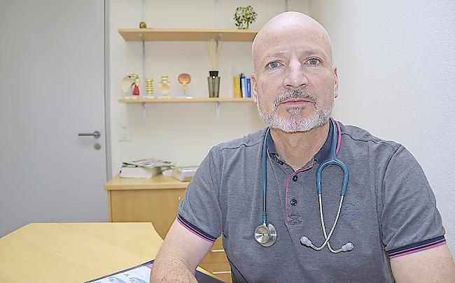 Der Zermatter Arzt Dieter Stoessel und seine Berufskollegen fordern eine lückenlose Erreichbarkeit Zermatts via Strasse.