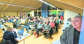 T&uuml;r weit offen. Gemeindepr&auml;sident Beat Jost, hier an der denkw&uuml;rdigen Urversammlung im vergangenen November.  