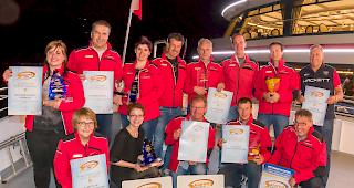 Das stolze Gr&auml;chner Team mit seinen Auszeichnungen