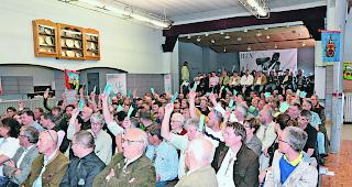 Verbleib. In diesem Jahr stimmte die Mehrzahl der Delegierten bei der Konsultativabstimmung f&uuml;r einen Verbleib im Dachverband. 