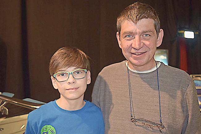 Maximilian (12) und Daniel Salzgeber (47) aus Visperterminen.