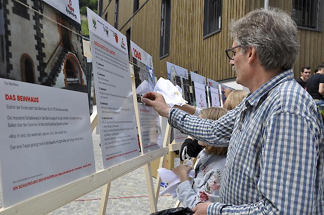 Giorgio Lambrigger hat die Plakate gemeinsam mit den Schülern gestaltet und Themeninputs geliefert.