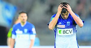 Lausannes Leandro Lucas Marin rauft sich die Haare. (Archiv)