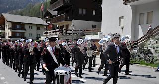 Die Alpina Wiler pr&auml;sentiert ihre neue Uniform.