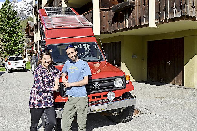Gut gelaunt ins Reiseabenteuer: Vera Kluser und Aaron Lehner.