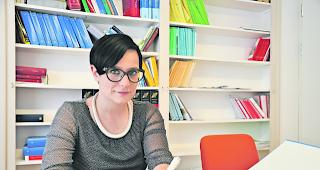 Mandat des Kantons. Vom Staatsrat wurde Ludivine D&eacute;tienne per Anfang 2018 zur Ombudsfrau ernannt. 