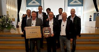 Grund zur Freude: F&uuml;r das Projekt &bdquo;B&auml;rg&uuml;f&ldquo; erhielt der Lions Club Simplon die h&ouml;chste Auszeichnung der Lions-Bewegung. Die anwesenden Vertreter des LC Simplon von links: Ren&eacute; Wellig, Rob Salemink, Patrick Gruber, Dean Henzen, Philipp Pfammatter, Christian Andenmatten, Bernhard Eyer , Stephan Heimberg