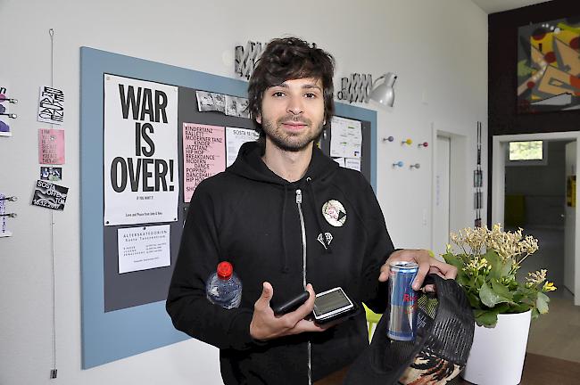 Moose macht sich auf den Weg zu den wartenden Jugendlichen.