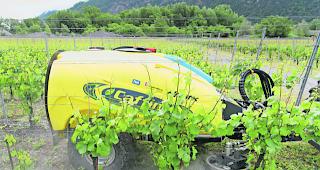 &laquo;Wundermittel&raquo;. Auf &laquo;Grand Br&ucirc;l&eacute;&raquo; bek&auml;mpft man das Unkraut mit Wasser statt mit Herbiziden.  