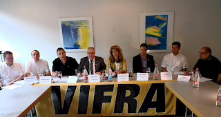 Pr&auml;sidenten der Region Stalden gemeinsam mit dem Olympia-Delegierten und den vifra-Verantwortlichen.