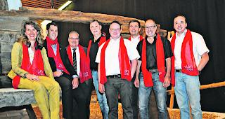 Gemeinsamer Auftritt. Von links: Bea Zenh&auml;usern, Gesch&auml;ftsf&uuml;hrerin vispexpo, Ralf Kreuzer, Delegierter &laquo;Sion 2026&raquo;, Elmar Furrer, Gemeinderat und Vifra-Pr&auml;sident, mit den Gemeindepr&auml;sidenten Egon Furrer (Stalden), J&uuml;rgen Brigger (Staldenried), Urs Juon (T&ouml;rbel), Urban Andenmatten (Eisten) und Stefan Lorenz (Embd). 